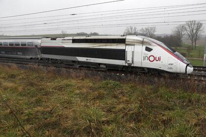 Treno deraglia in Francia 7