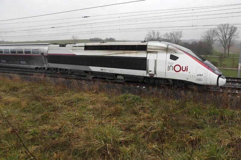 Treno deraglia in Francia 7