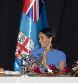 Meghan Markle, i primi scatti in abito premaman 5