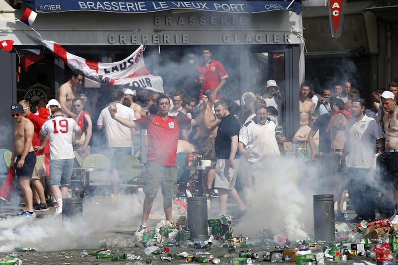 Marsiglia, scontri tra tifosi e polizia 3