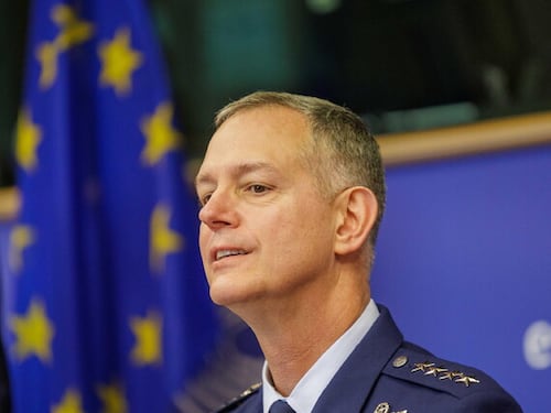 Comandante della Nato: "Non vogliamo la guerra ma se attaccati combatteremo"