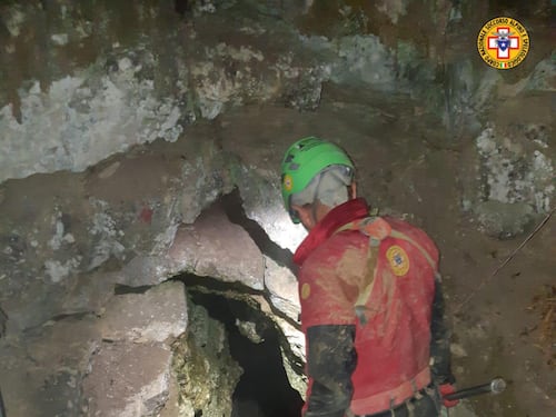 Speleologa si infortuna a 200 metri di profondità: in moto la macchina dei soccorsi