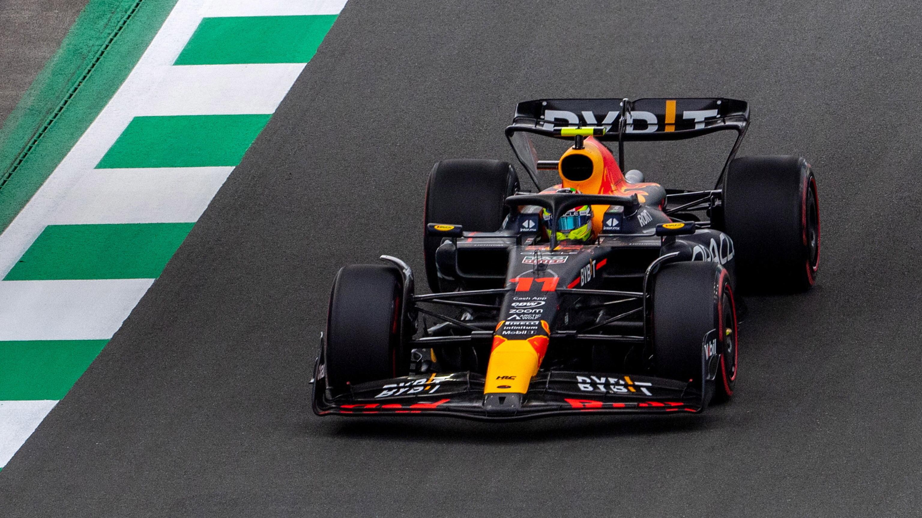 F1, Perez conquista la pole a Jeddah. Leclerc (secondo) partirà 12°