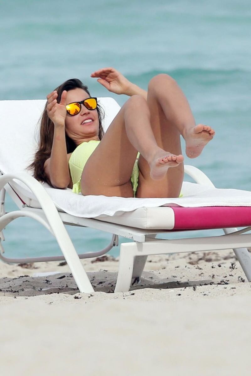 Malena Costa nuda su Istagram: foto 13
