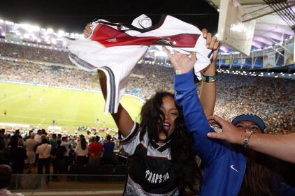Dagli spalti agli spogliatoi: Rihanna si spoglia per i tedeschi 7