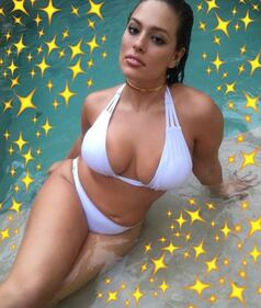 Modella curvy su Sport Illustrated 4