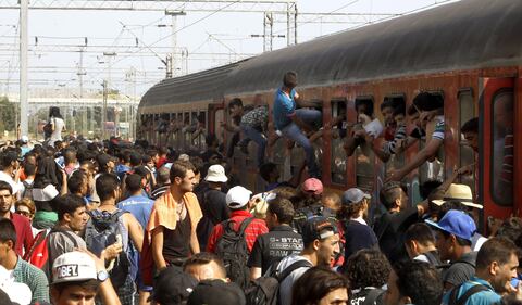 Macedonia, l'assalto dei clandestini ai treni per l'Europa 15