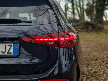 Mercedes Classe C 300e: le foto del plug-in della Stella 10