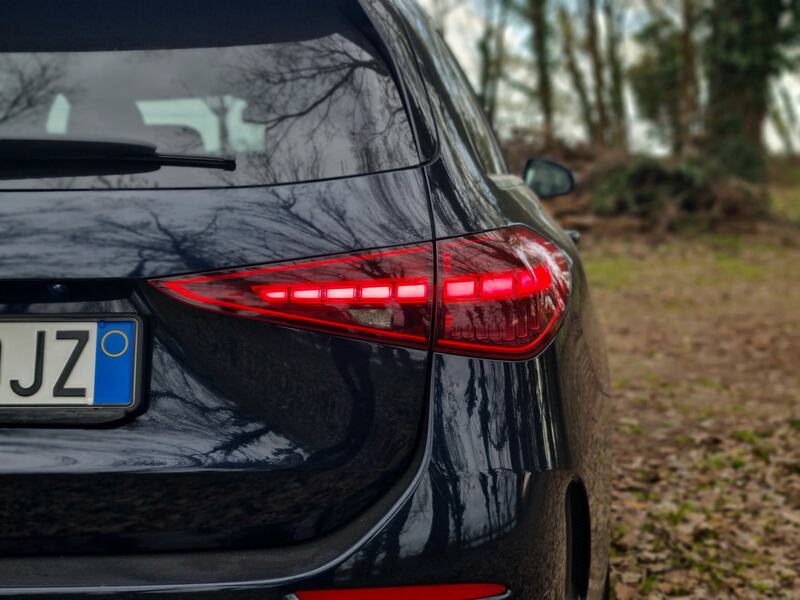 Mercedes Classe C 300e: le foto del plug-in della Stella 10