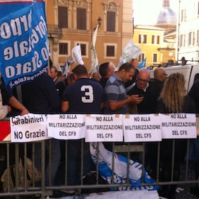 Protesta sindacati di polizia a Montecitorio 5