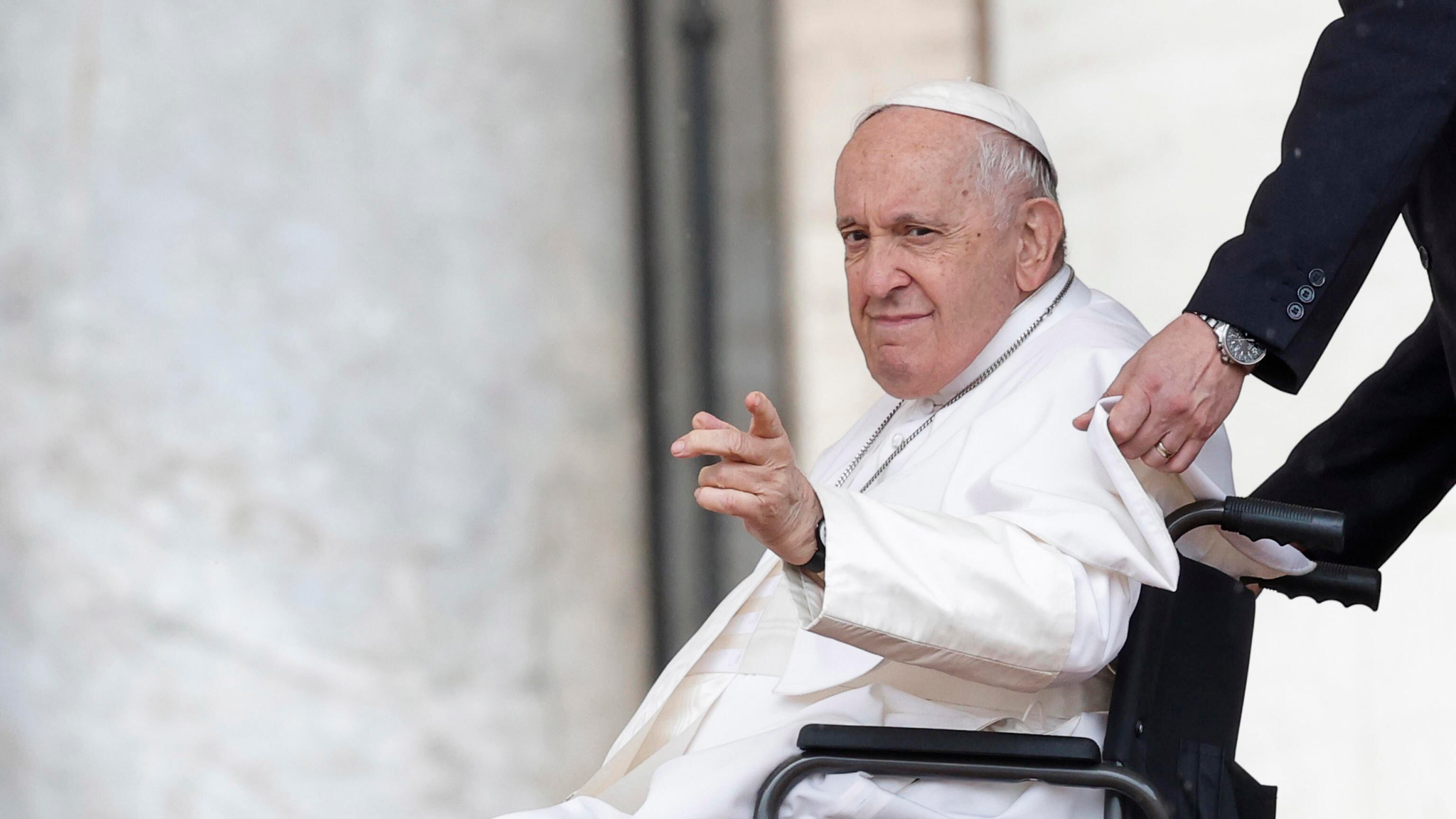 La "stretta" del Papa all'Opus Dei. Così chiude l'era Wojtyla
