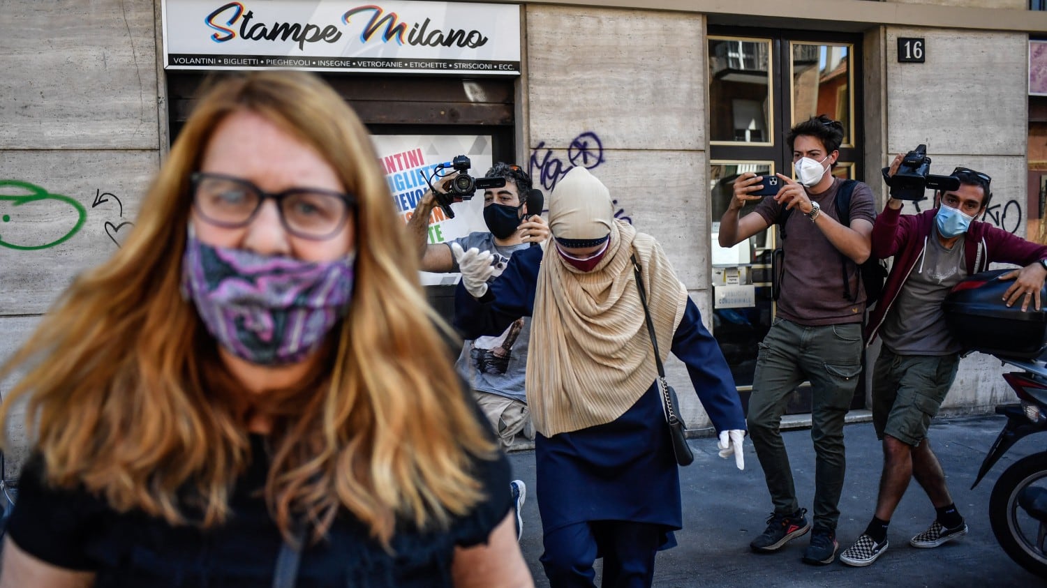 Silvia Romano, prima uscita pubblica dopo la quarantena
