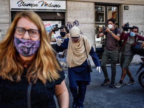 Silvia Romano, prima uscita pubblica dopo la quarantena