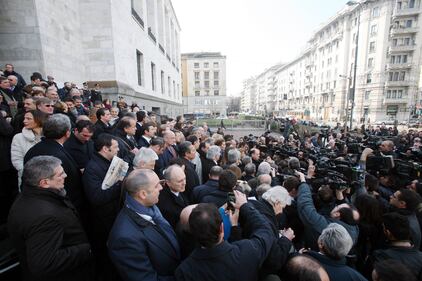 I parlamentari Pdl protestano davanti al Tribunale di Milano 7
