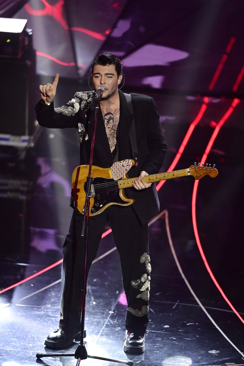 Sanremo 2024: ecco il look della finalissima del Festival dei The Kolors  3