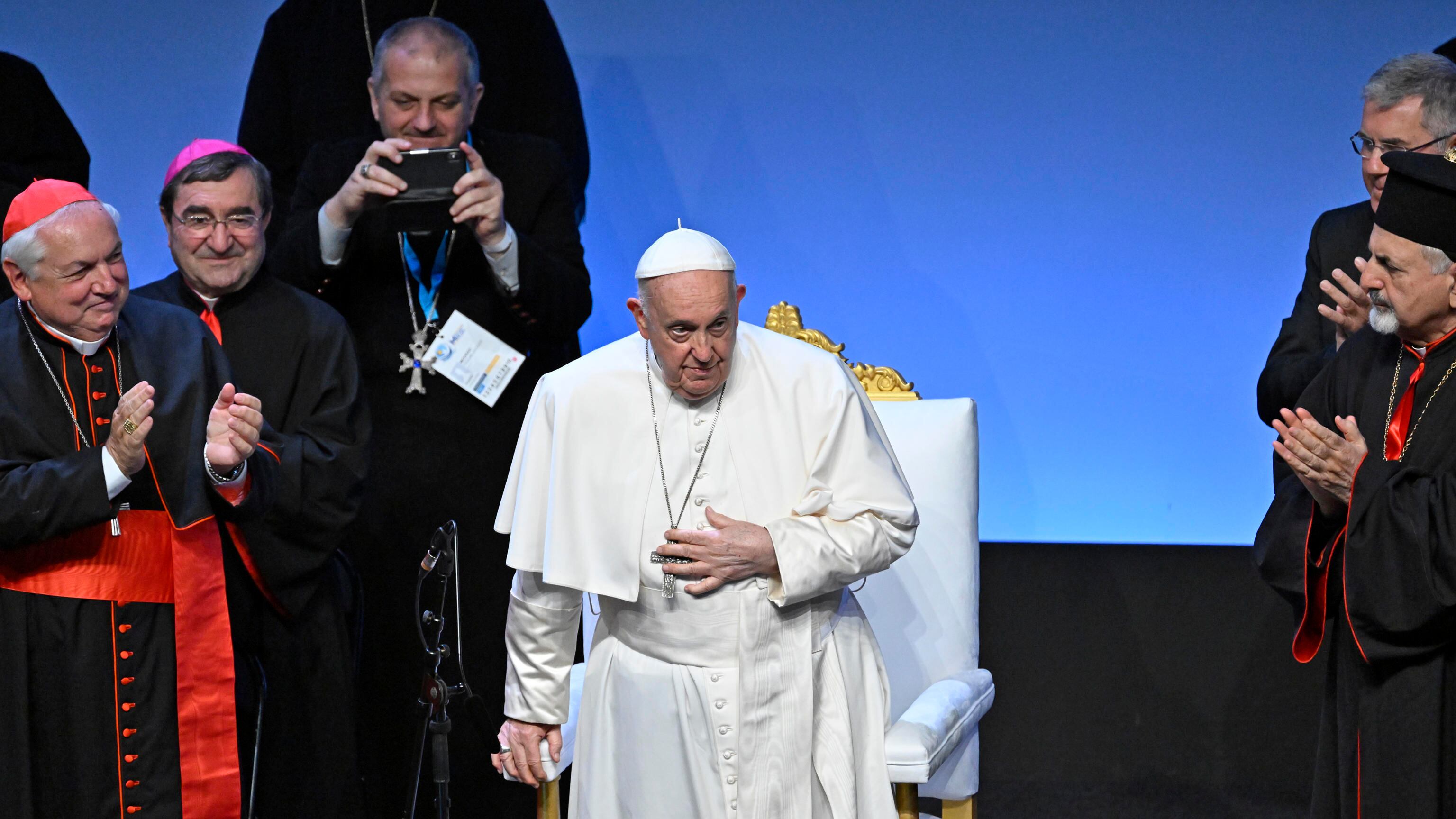 Il Papa "negazionista": "Non c'è un'invasione e neppure un'emergenza"
