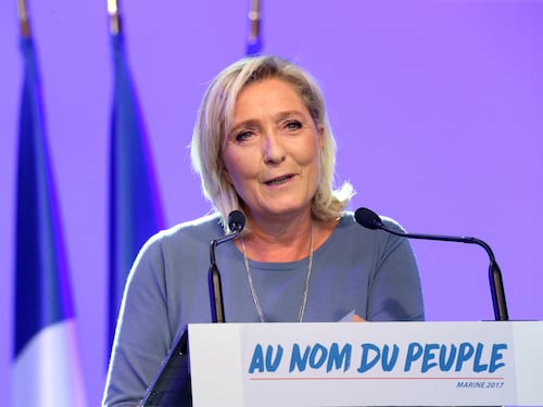 Le Pen: "Sui migranti folle politica dell'Ue". Ed elogia Salvini