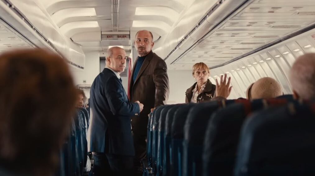Almodovar aveva previsto la tragedia dell'Airbus: nell'ultimo film aveva anticipato tutto