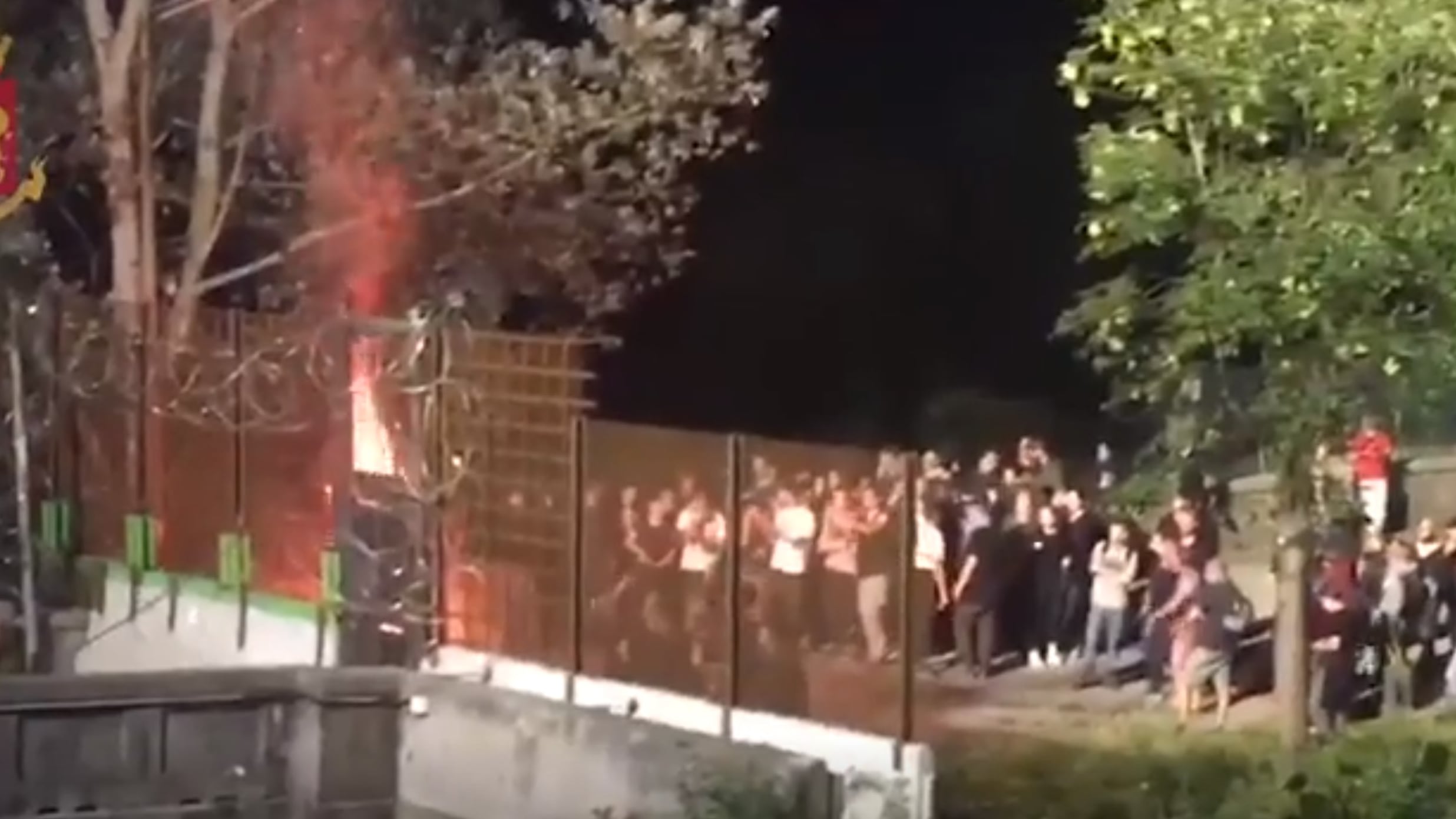 Il treno che avvicina i grillini e i violenti