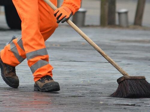 Licenziata per furto: aveva preso un monopattino dai rifiuti