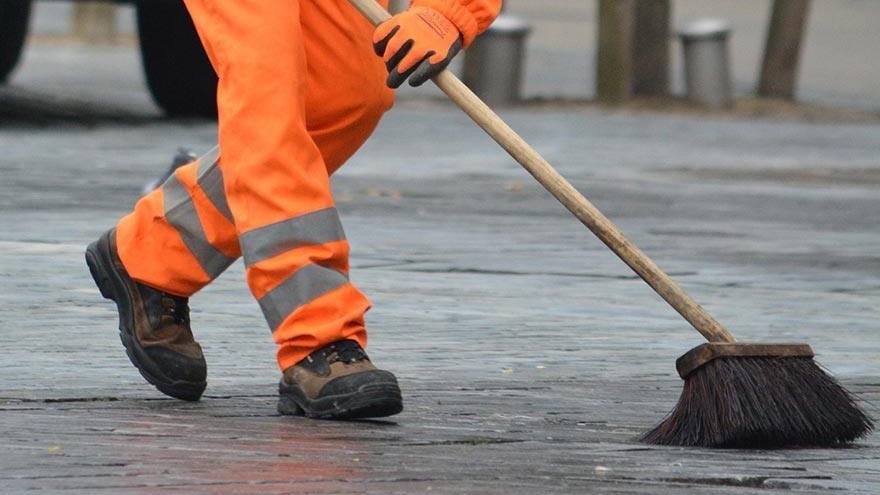 Licenziata per furto: aveva preso un monopattino dai rifiuti
