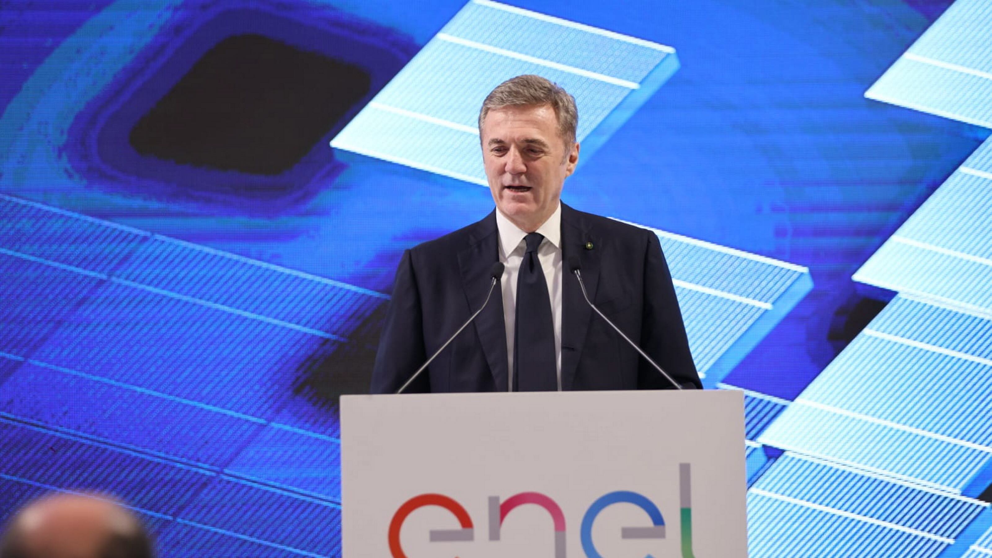 Enel, scatto all'estero profitti a 1,9 miliardi
