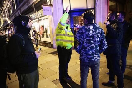 Londra, scatta l'allarme a Oxford Street: paura tra la gente 20