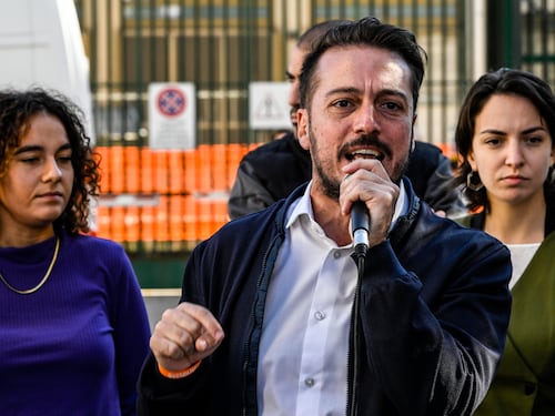 Maduro, il sogno socialista e l'assalto al Campo Largo: chi è Giuliano Granato il leader di Potere al Popolo