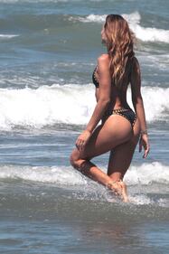 Dayane Mello sexy in spiaggia 17