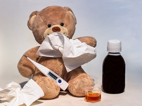 Coronavirus, cosa fare se un bambino ha la febbre