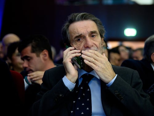 Fontana: "Noi più bravi del governo"