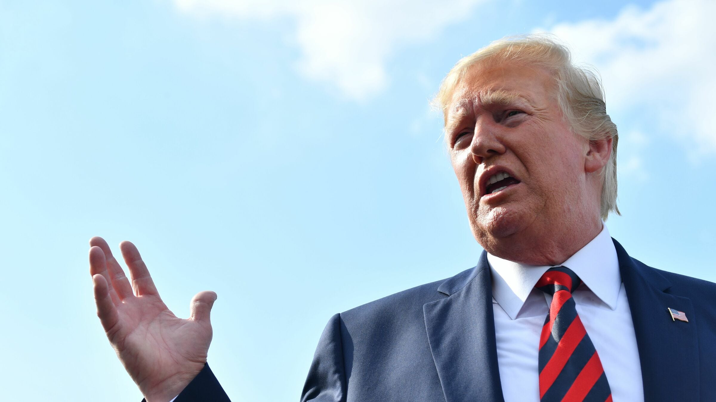 Dal Pentagono 3,6 miliardi per il muro: Trump esulta, furibondi i democratici