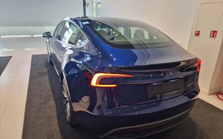 Tesla Model 3 restyling, guarda tutte le immagini 19