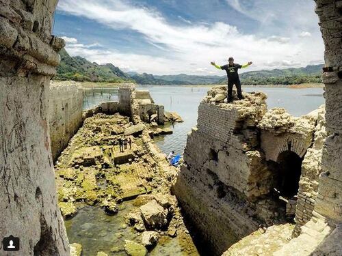 Il Tempio di Quechula in Messico riemerge dalle acque a causa di una forte siccità
