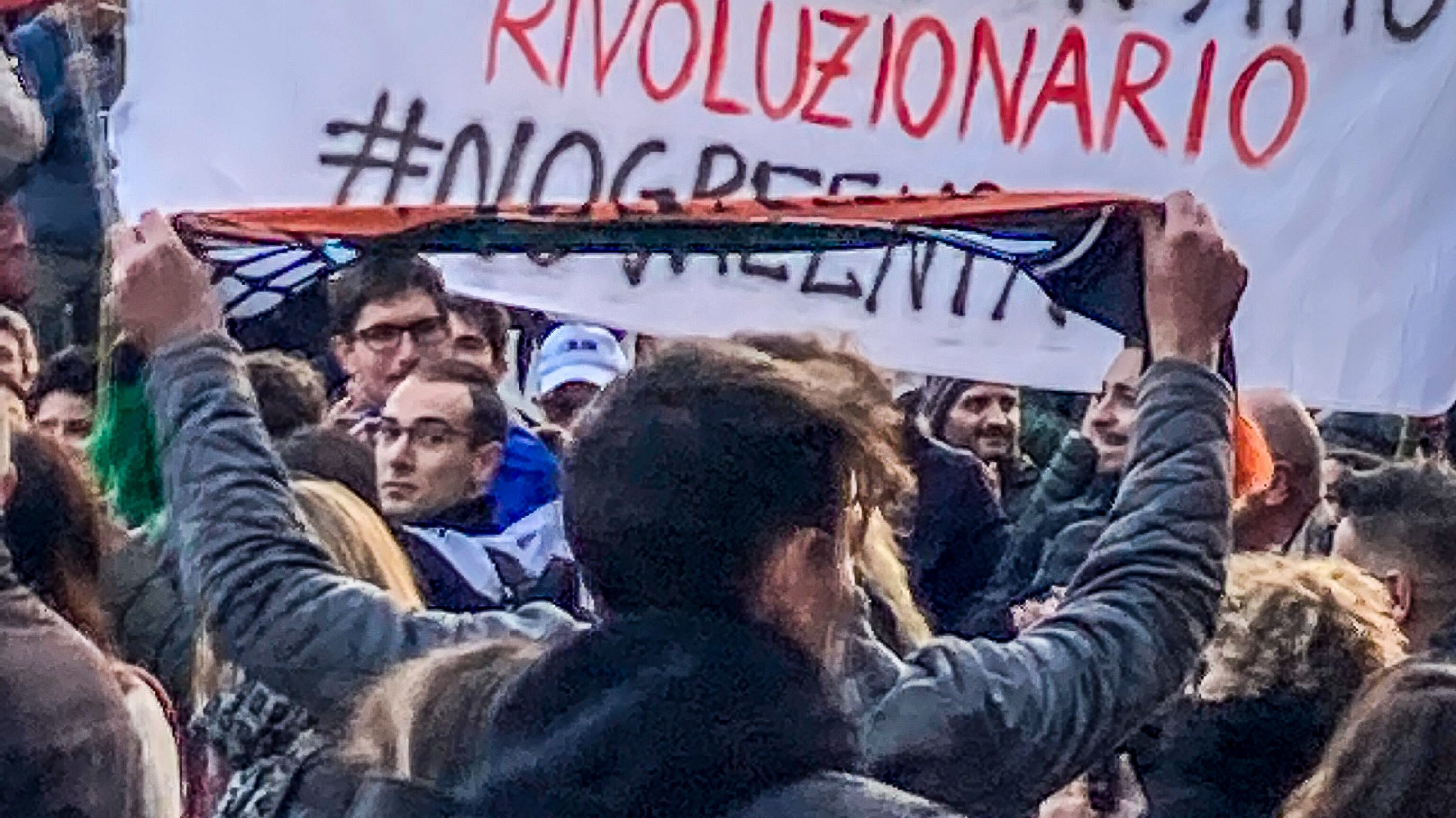 Quei "guerrieri" no vax addestrati (e con esame finale): maxi blitz in 7 Regioni