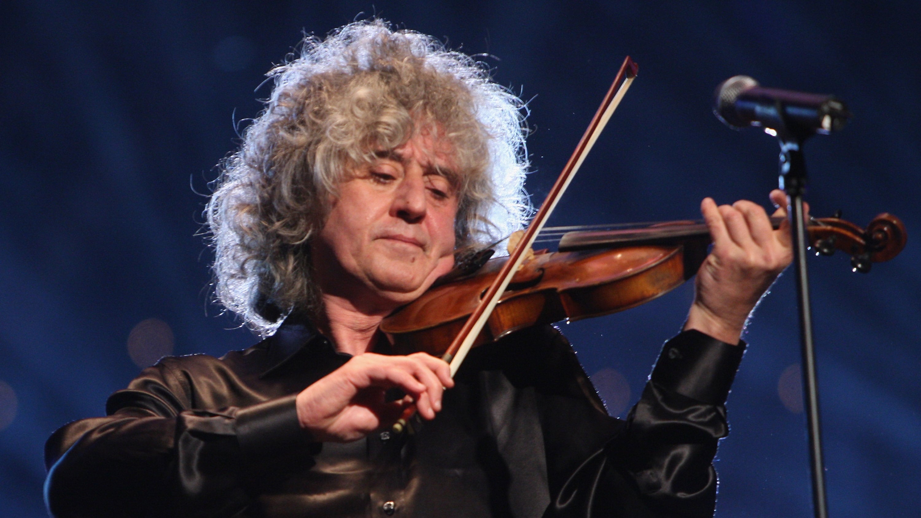 "Cosa penso della musica d'oggi? Niente". Branduardi in concerto con il suo folk