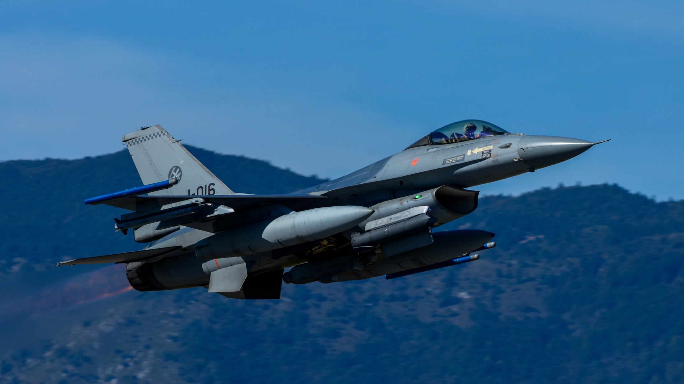 Scatta l’esercitazione nucleare Nato: cosa aspettarsi dal Steadfast Noon 2025