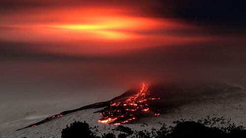Spettacolare eruzione sull'Etna 7