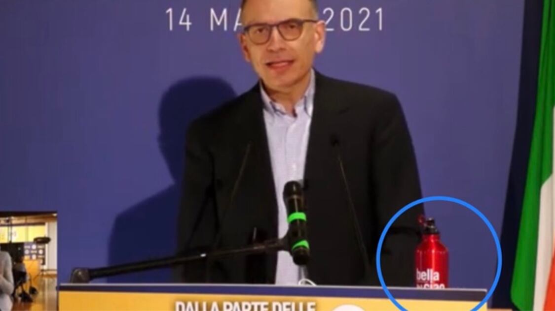Borraccia "Bella Ciao": il dettaglio su Letta svela l'anima "rossa"