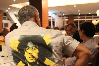 Formigoni e la camicia di Bob Marley 1