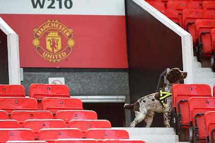 Paura a Manchester, l'evacuazione dell'Old Trafford 8