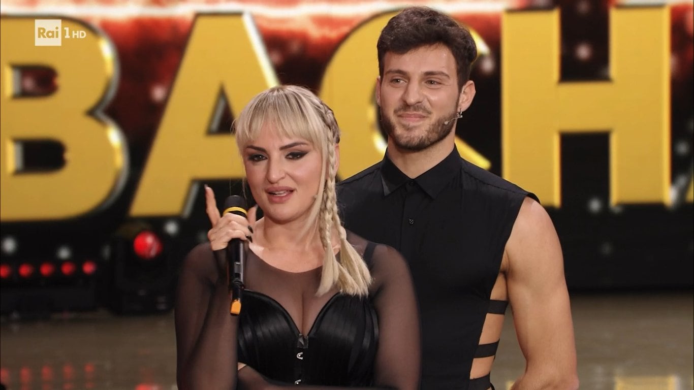 Il bacio e il porno, Arisa senza freni a Ballando
