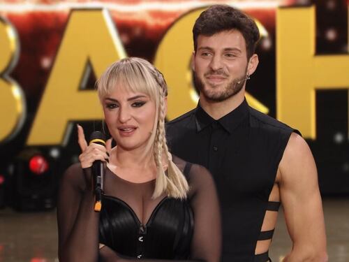 Il bacio e il porno, Arisa senza freni a Ballando