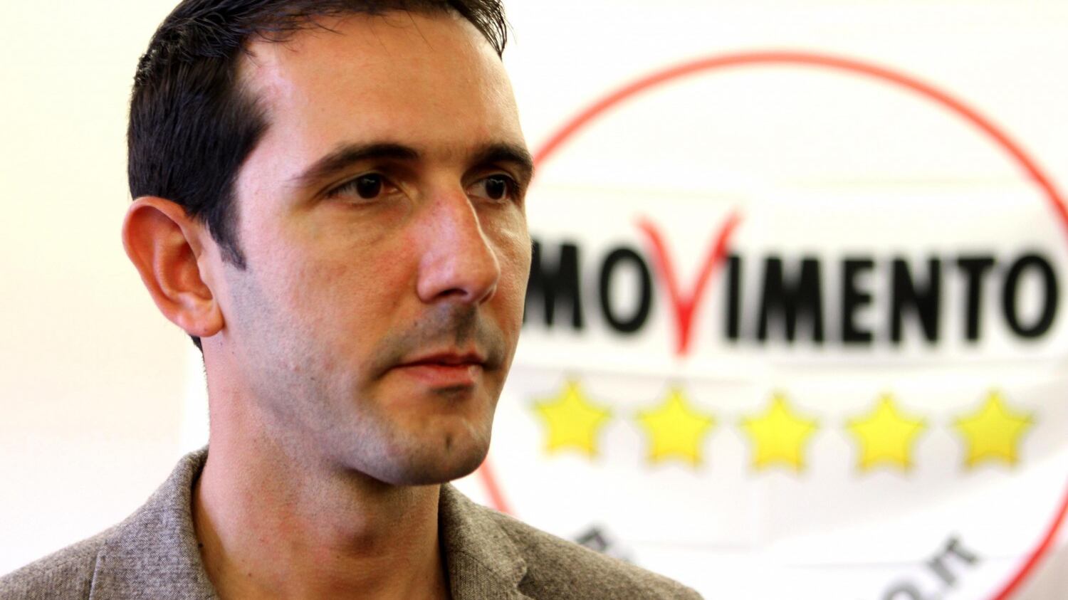 Il sindaco grillino di Pomezia: "Io indagato e poi archiviato". Ma non ha informato il direttorio