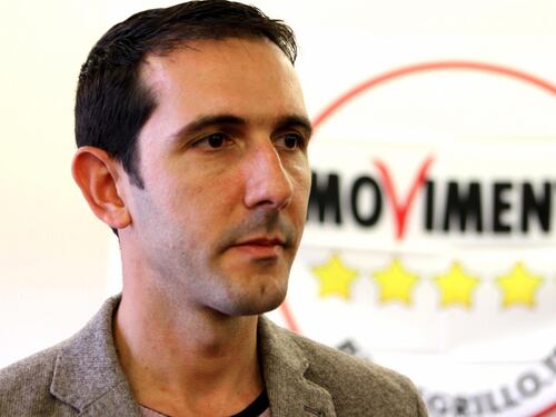 Il sindaco grillino di Pomezia: "Io indagato e poi archiviato". Ma non ha informato il direttorio