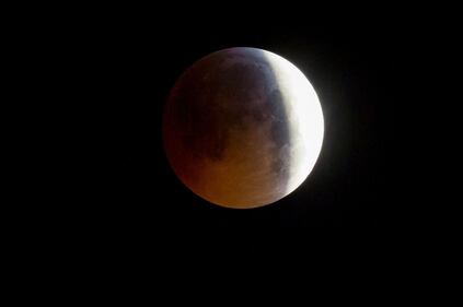 Super Luna Rossa, le immagini dell'eclissi da tutto il mondo 5
