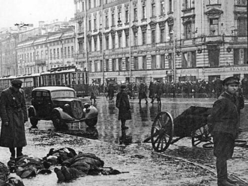 Da Leningrado a Kiev, il ritorno dell'assedio. Ma stavolta Putin è dalla parte sbagliata