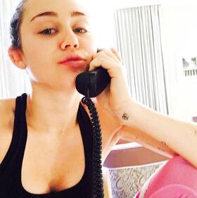 Miley Cyrus, bebè per il nuovo singolo 8