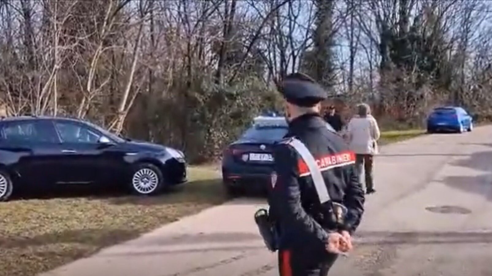 Cadavere trovato in un bosco a Treviso: sul corpo segni di coltellate