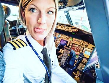 La bella pilota di Ryanair sta facendo impazzire tutti 4